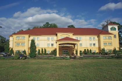 La Quinta Inn & Suites by Wyndham Fultondale - image 14