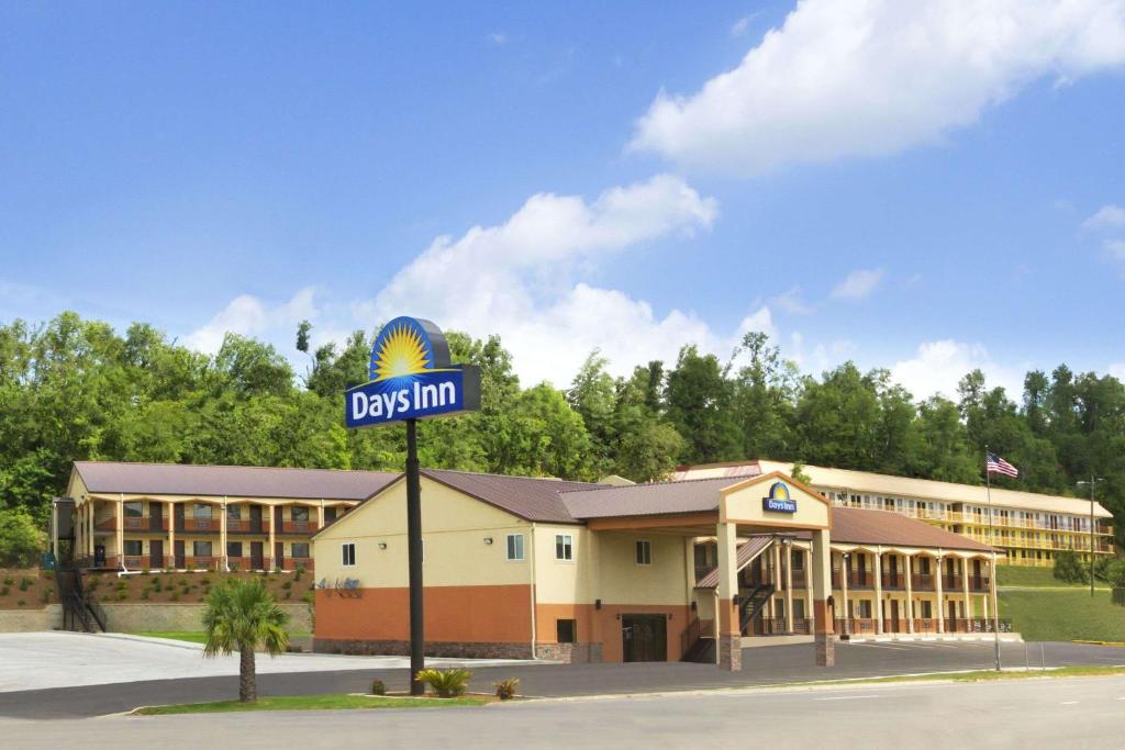 Days Inn by Wyndham Fultondale - image 3