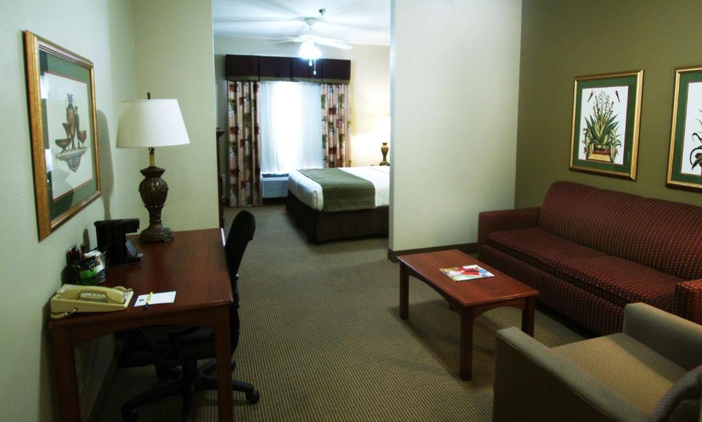 Best Western Plus Gadsden Hotel & Suites - image 2