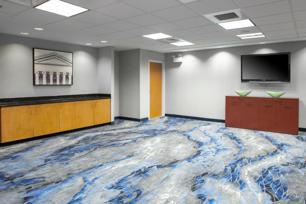 Fairfield Inn and Suites by Marriott Gadsden - image 5