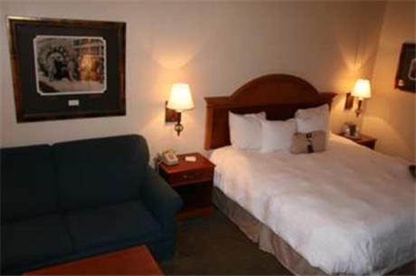 Hampton Inn Gadsden - image 3