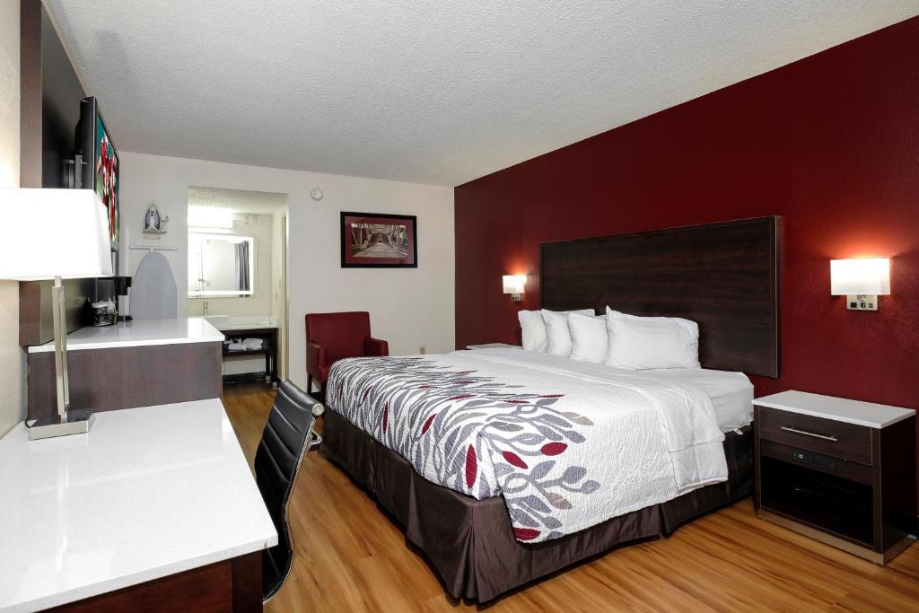 Red Roof Inn Gadsden - image 3