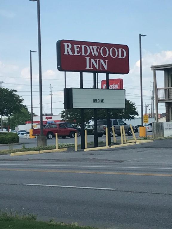 Redwood Inn - main image