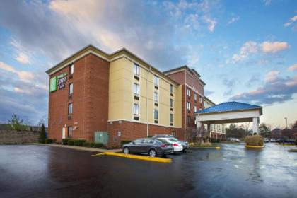 Holiday Inn Express Hotel & Suites Columbus Airport an IHG Hotel