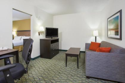 Holiday Inn Express Hotel & Suites Columbus Airport an IHG Hotel - image 19