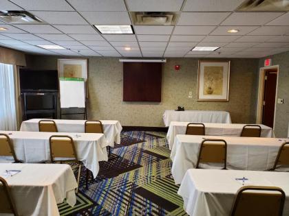 Holiday Inn Express Hotel & Suites Columbus Airport an IHG Hotel - image 8