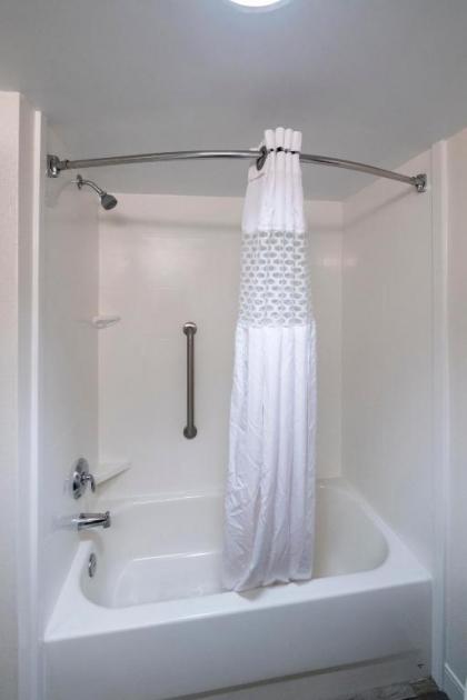 Hampton Inn Gainesville - image 8