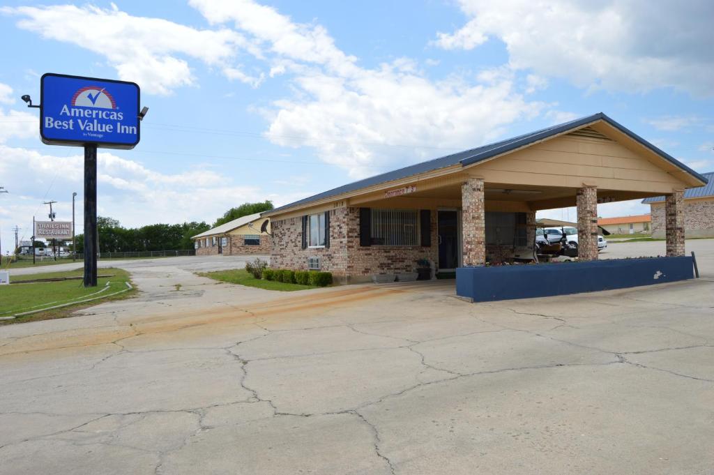 Americas Best Value Inn Gainesville TX - main image