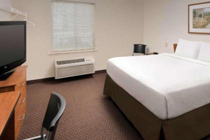 WoodSpring Suites Gainesville - image 3