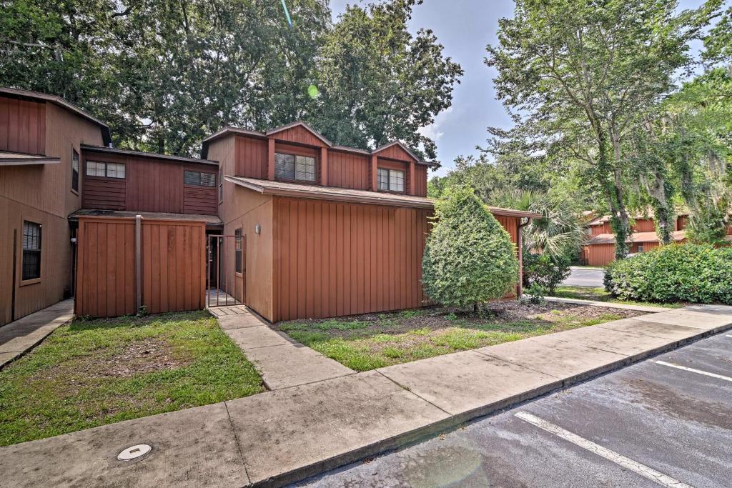 Updated Gainesville Townhome with Patio about 3 Mi to UF - image 3