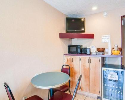 Rodeway Inn Galax Highway 58 - image 9