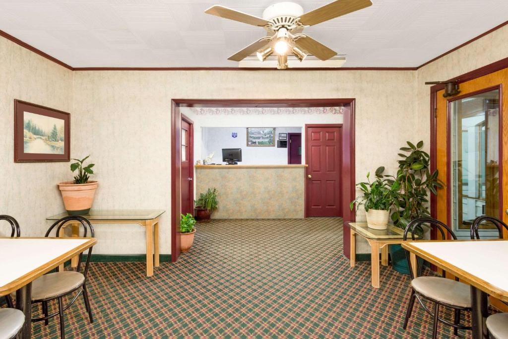 Knights Inn Galax - image 7