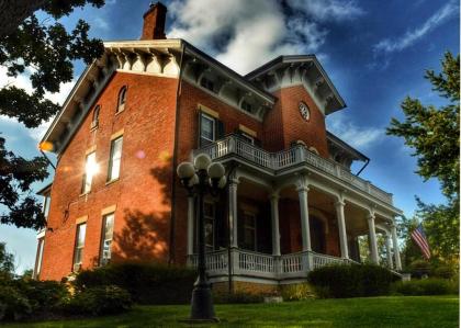 Galena Inn formerly Victorian Mansion - image 3