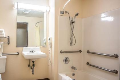 Americas Best Value Inn-Galesburg - image 11