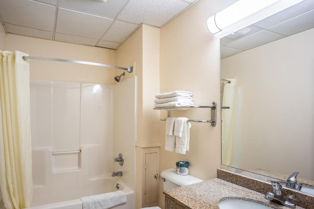 Americas Best Value Inn-Galesburg - image 7