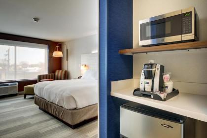 Holiday Inn Express & Suites Galesburg an IHG Hotel - image 13