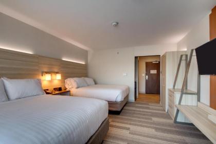 Holiday Inn Express & Suites Galesburg an IHG Hotel - image 15