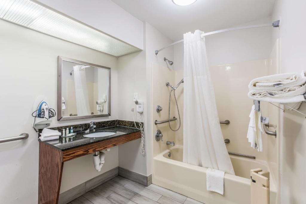 Quality Inn Gallatin-Nashville Metro - image 4