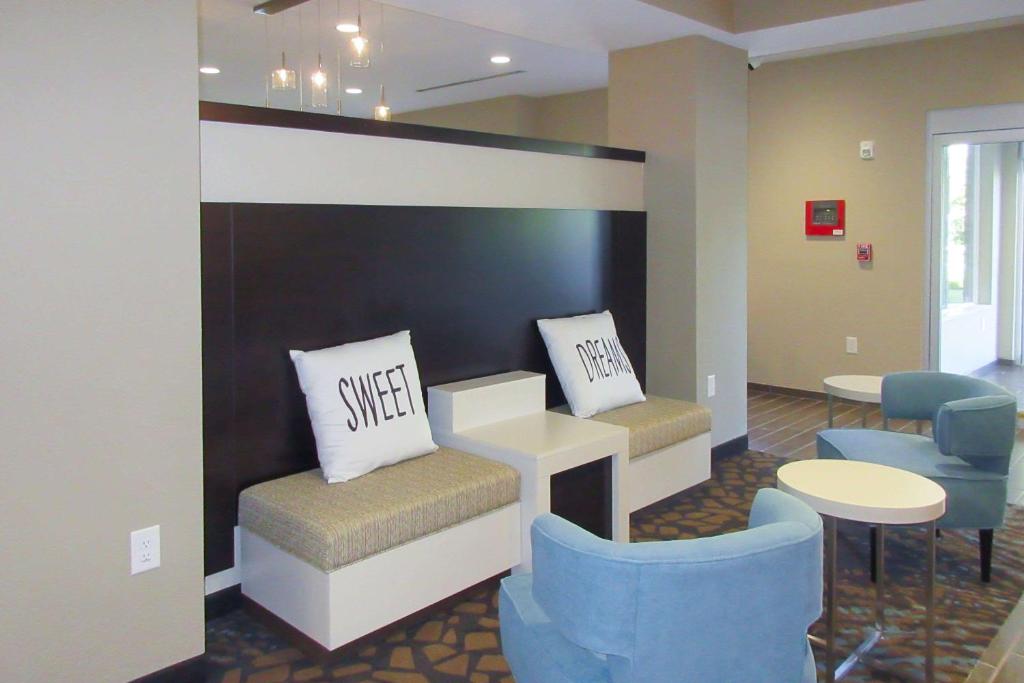 Sleep Inn & Suites Gallatin - image 3