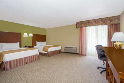 Days Inn & Suites by Wyndham Red Rock-Gallup - image 8