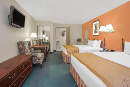 Days Inn & Suites by Wyndham Red Rock-Gallup - image 9