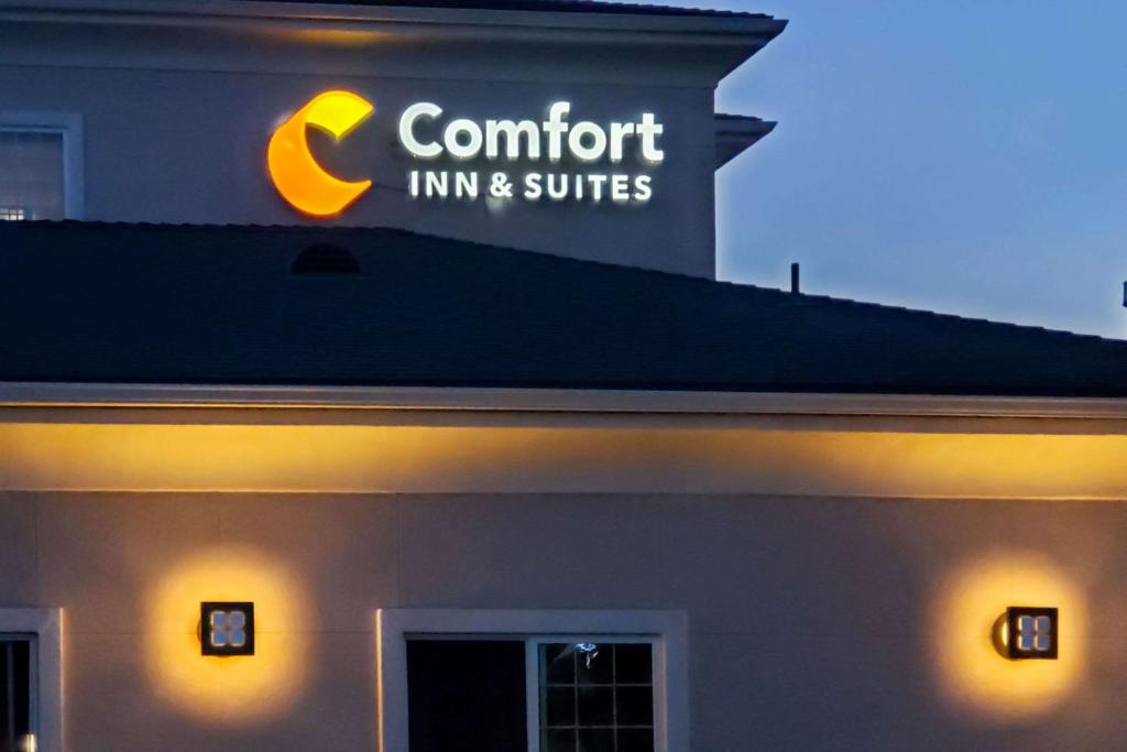 Comfort Inn & Suites Galt – Lodi North - image 2