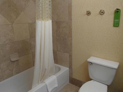 Hampton Inn & Suites Galveston - image 3