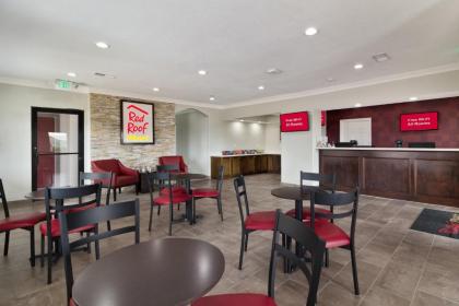 Red Roof Inn PLUS + Galveston - Beachfront - image 5