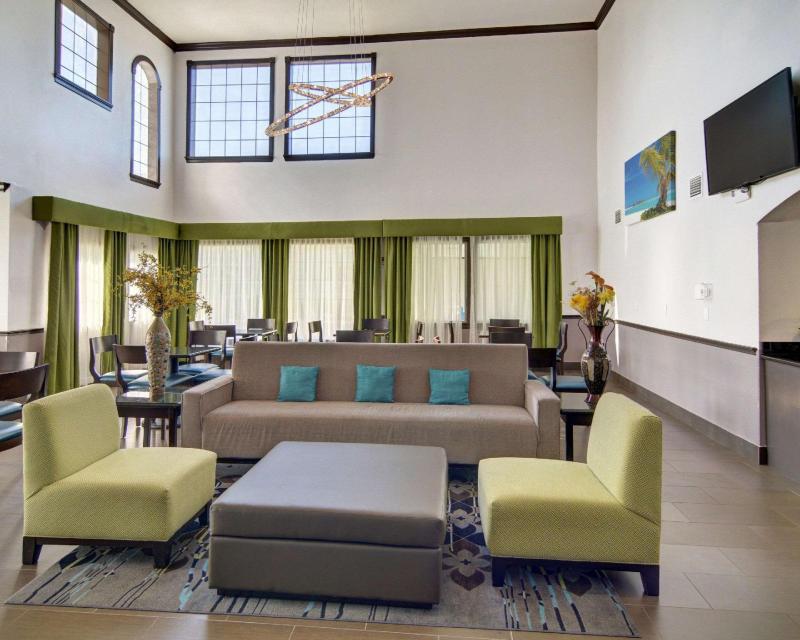 Comfort Inn & Suites Beachfront - image 3
