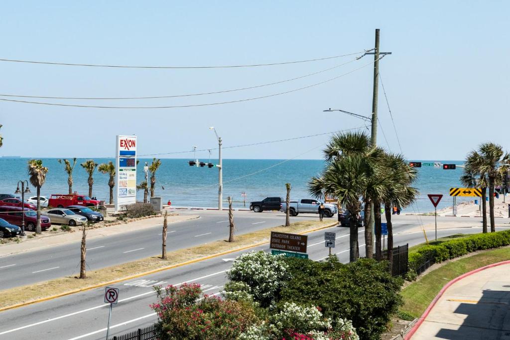 Casa Del Mar Beachfront - main image