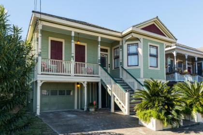 Victorian Galveston House - image 3