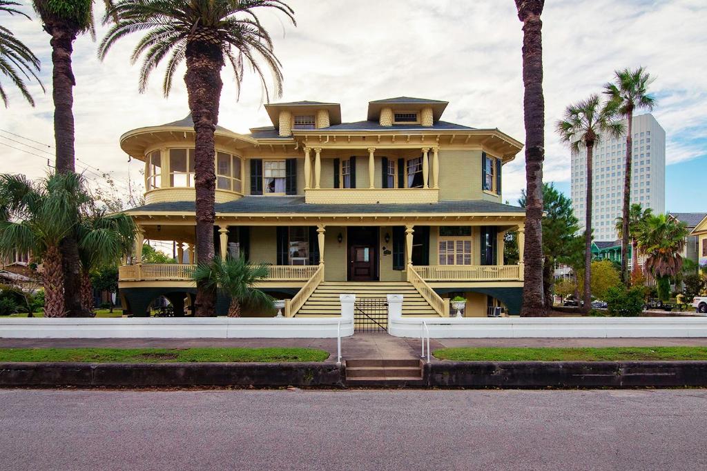 Schaefer Haus Mansion - main image