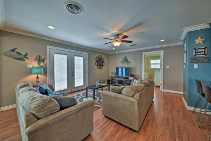 Cozy Galveston Home with Deck - Walk to the Beach! - image 3