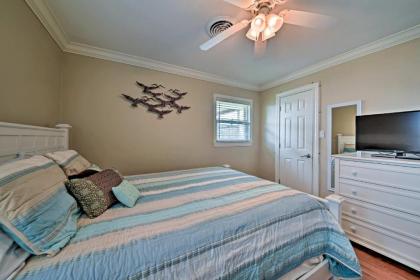 Cozy Galveston Home with Deck - Walk to the Beach! - image 4