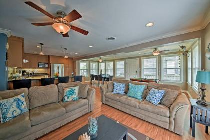 Cozy Galveston Home with Deck - Walk to the Beach! - image 5