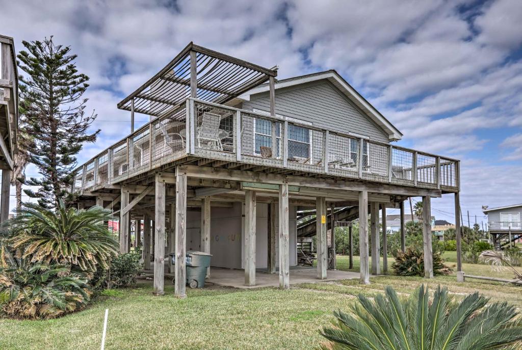 Updated Galveston Home with Deck - 150 Ft to Beach! - main image