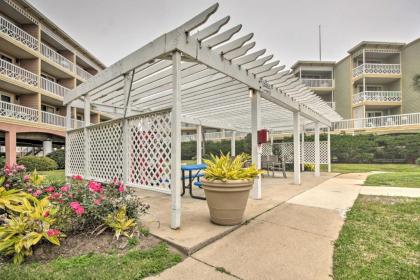 Updated Galveston Condo Walk to 61st St Pier - image 2