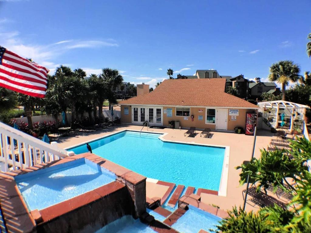 Sandpiper Stay Condo - Pool Near Beach and Seawall! - main image