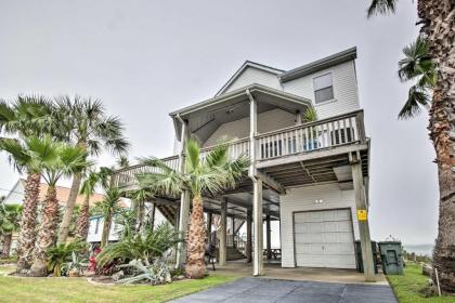 Bayfront Island Home with Grill and Fishers Pier!