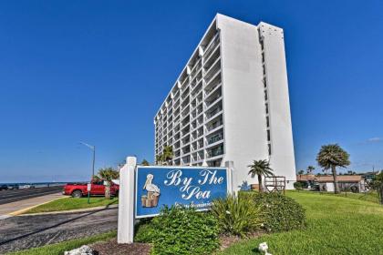 Bright Beach Condo with Ocean View and Balcony! - image 5