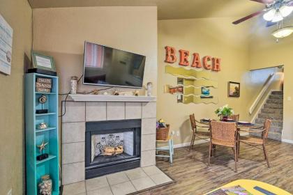 Romantic Galveston Retreat with Amenity Access! - image 3