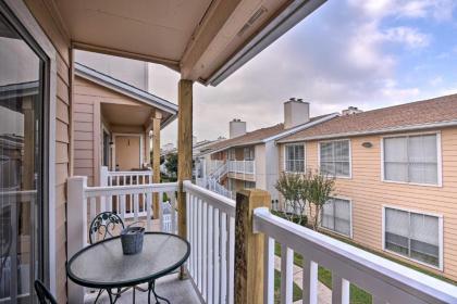 Romantic Galveston Retreat with Amenity Access! - image 5