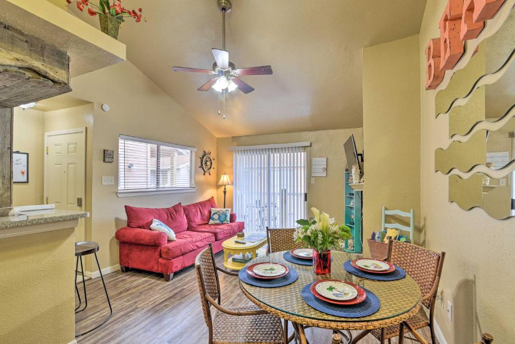 Romantic Galveston Retreat with Amenity Access! - image 6