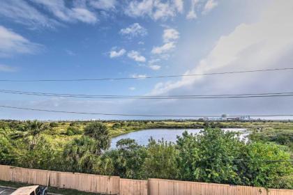 Romantic Galveston Retreat with Amenity Access! - image 8