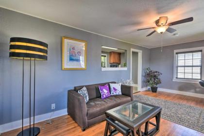 Walkable Galveston Apartment 1 Mi to Seawall - image 2