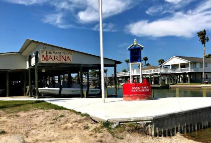 Anchor Down - Sparkling Bay Waterfront Spot- Boat Slip-Easy Walk to Beach! - image 5