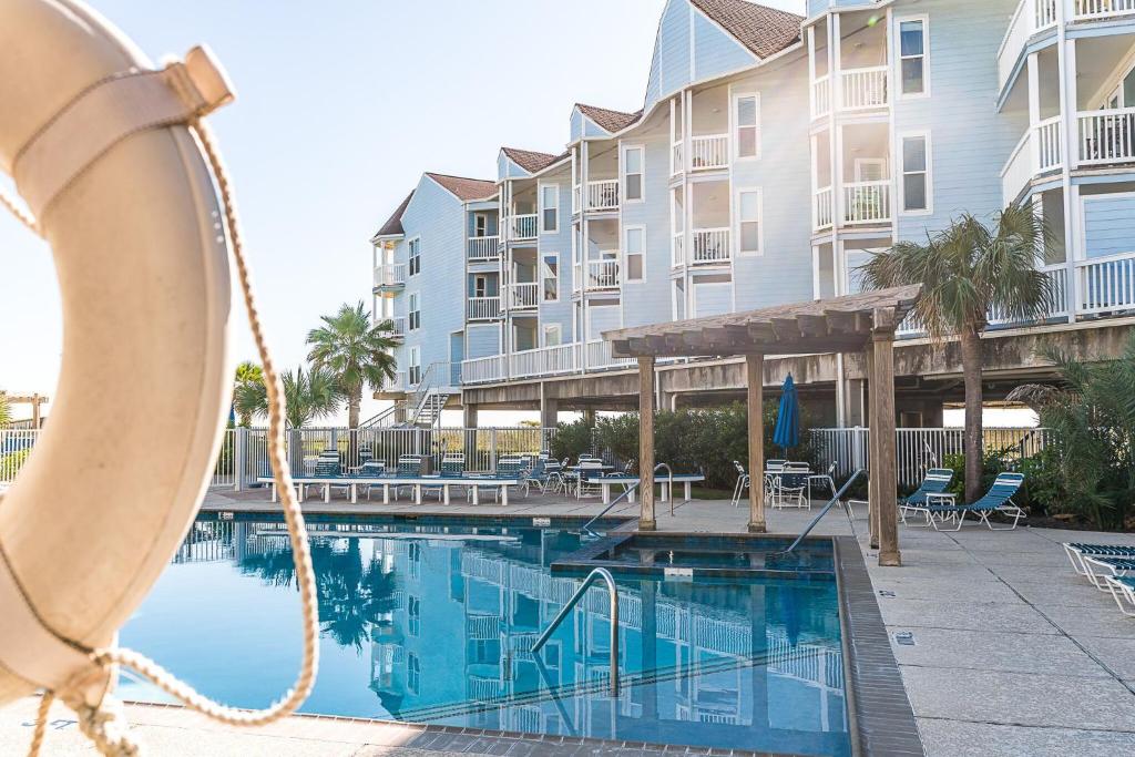 Beach Beauty - Spectacular top-floor balcony views at Seascape - main image