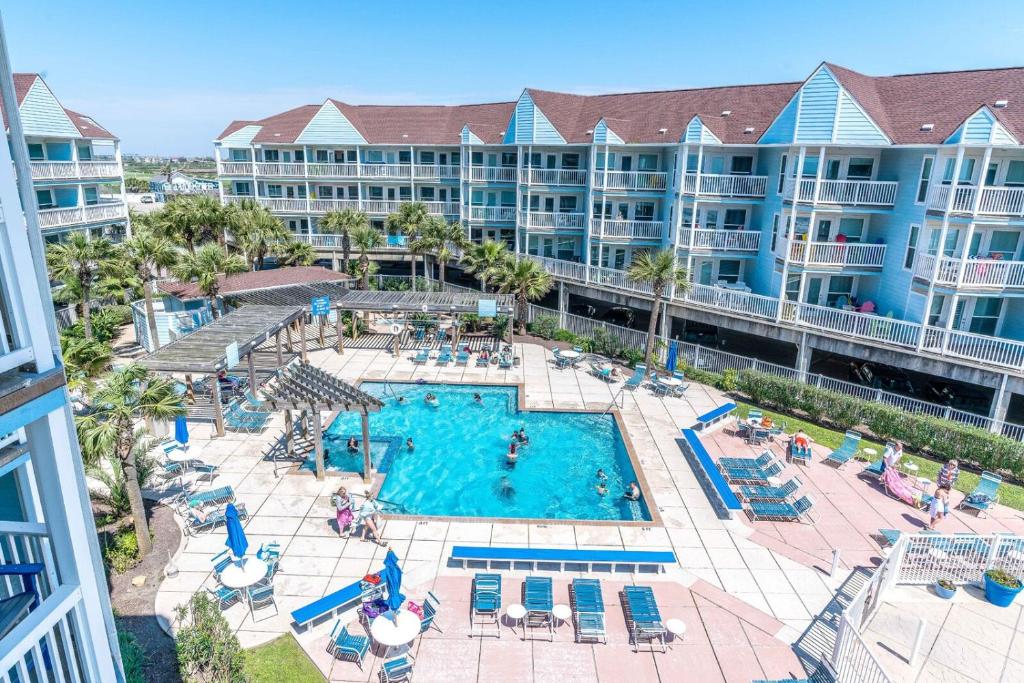 Beach Beauty - Spectacular top-floor balcony views at Seascape - image 2