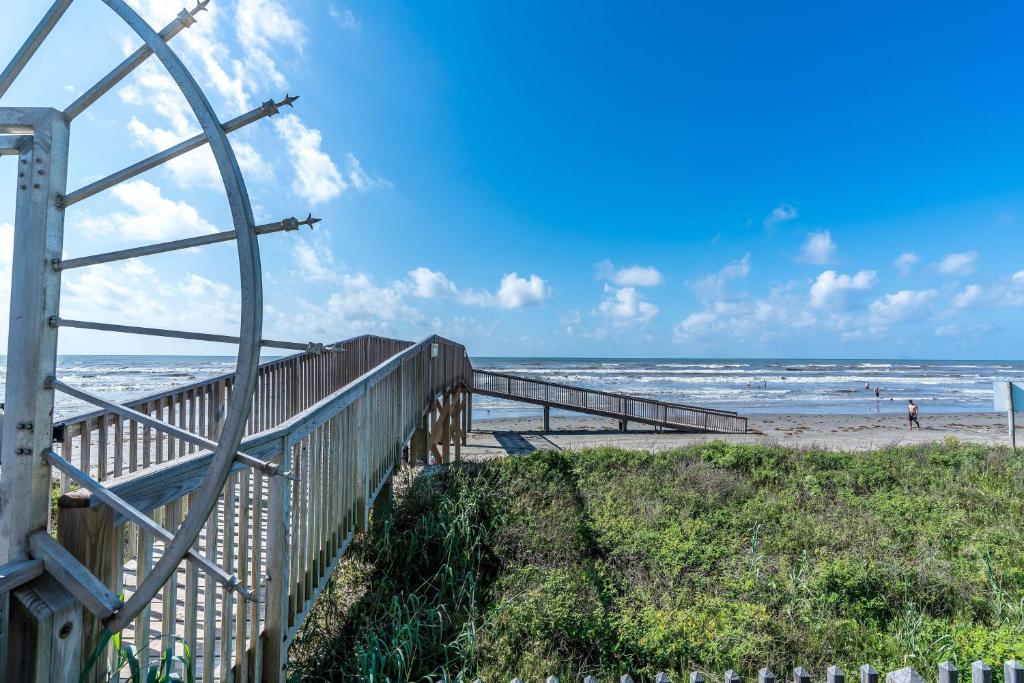 Beachside Retreat Great 22 at Seascape with Stunning views of the Gulf - image 3