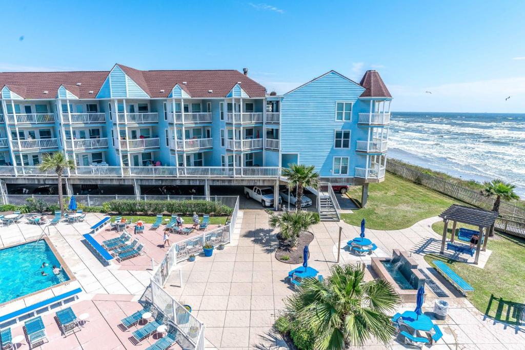 Steps to Pool and BeachAmazing Views from Two Balconies - main image